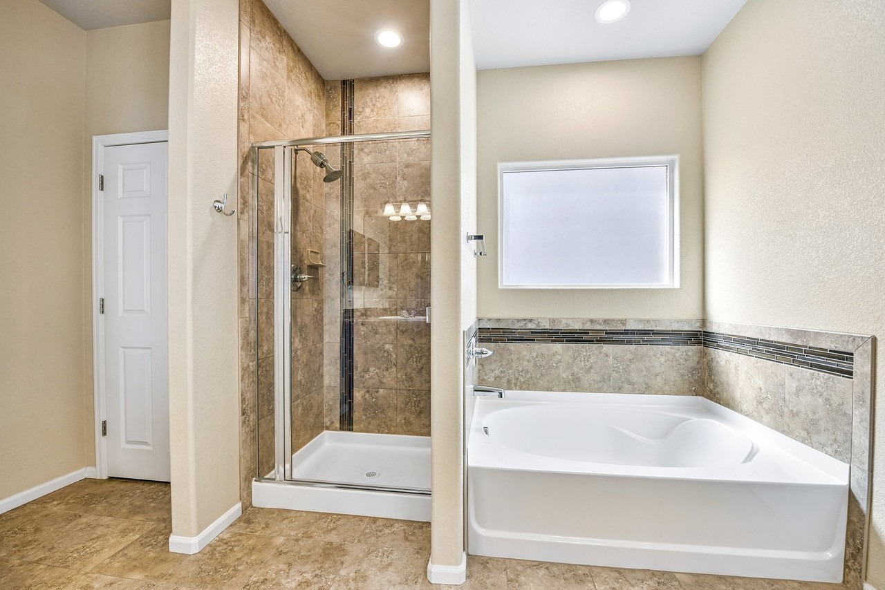 6470 Vickie Ln - Photo 7 of 18