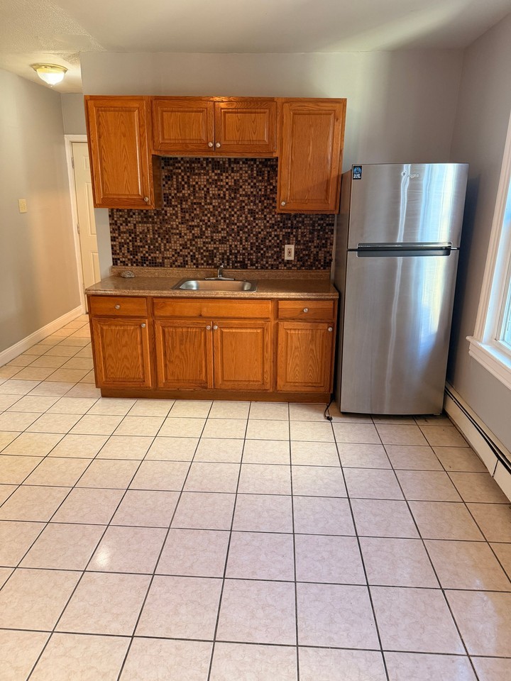 177 Sheridan St #2 - Photo 3 of 11