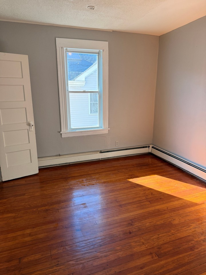 177 Sheridan St #2 - Photo 4 of 11