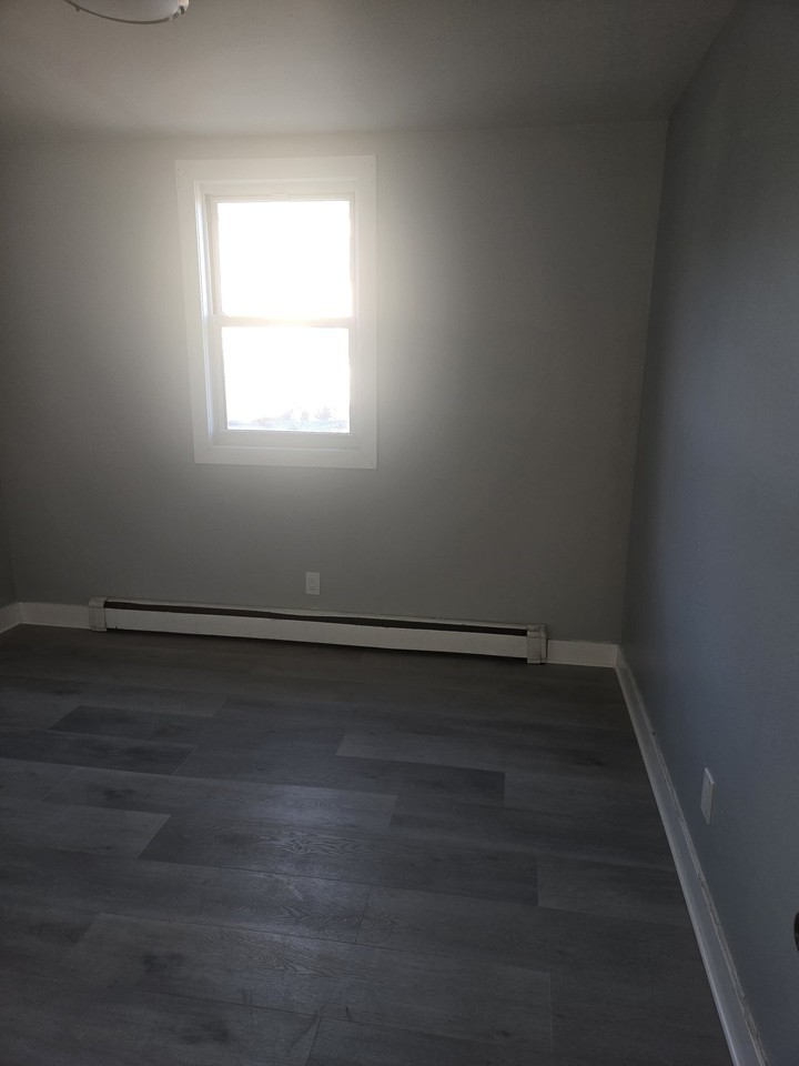 651 Barnum Ave - Photo 3 of 8