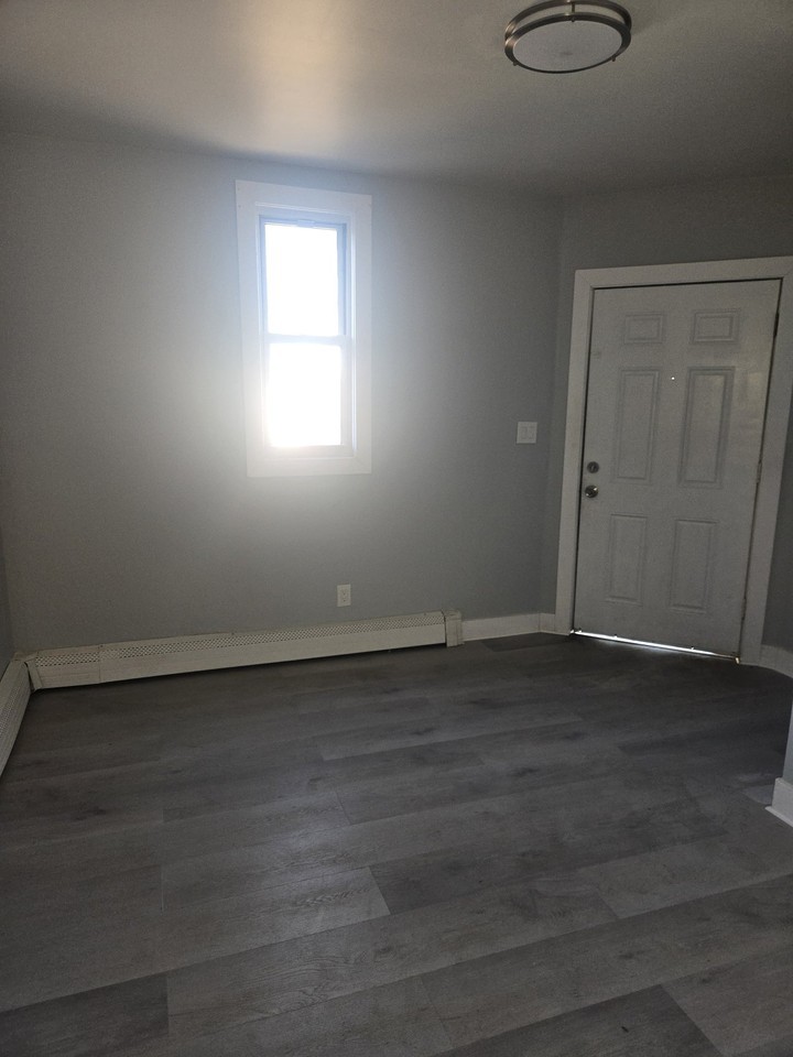 651 Barnum Ave - Photo 4 of 8