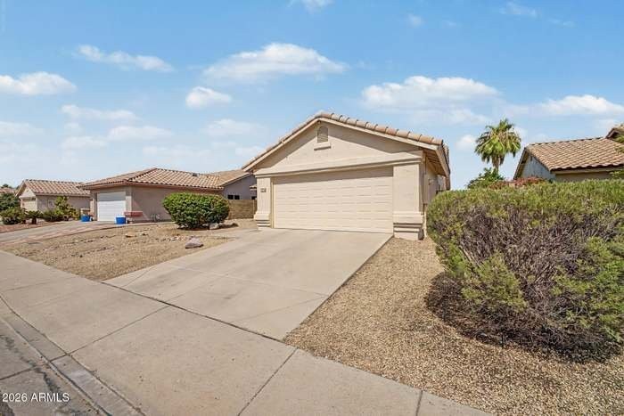 6657 N 77th Dr - Photo 7 of 19