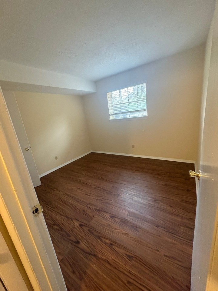 1230 E Mcdaniel St #22 - Photo 2 of 6