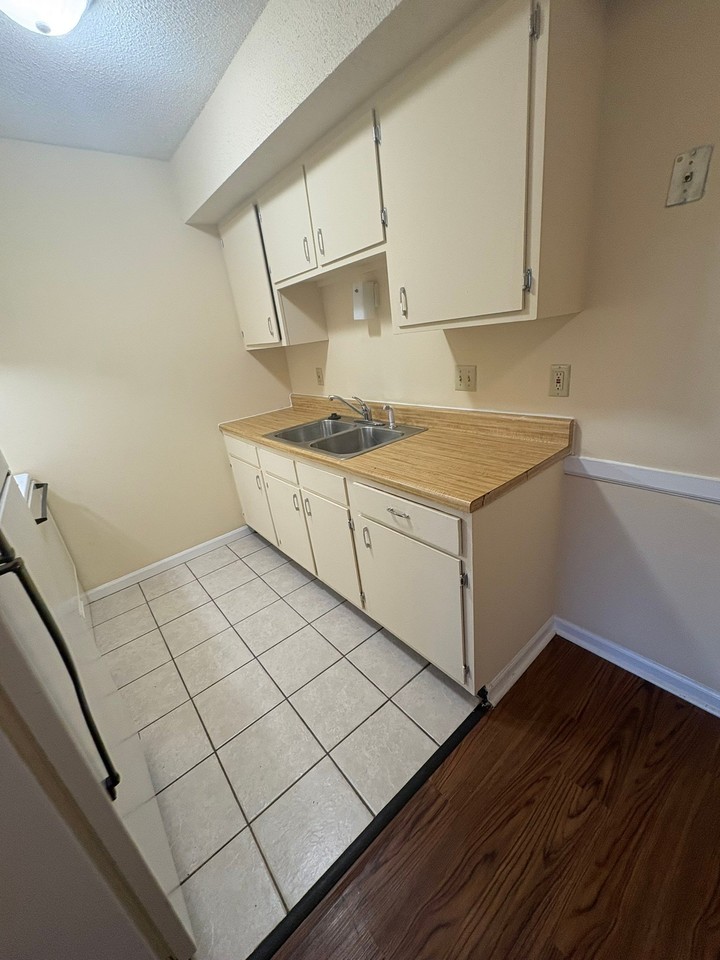1230 E Mcdaniel St #22 - Photo 4 of 6
