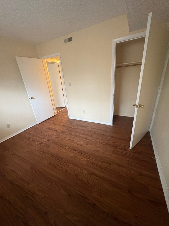 1230 E Mcdaniel St #22 - Photo 5 of 6