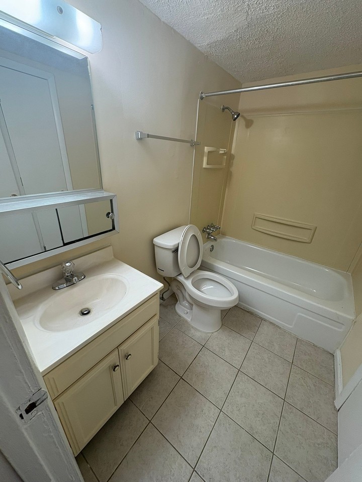 1230 E Mcdaniel St #22 - Photo 6 of 6