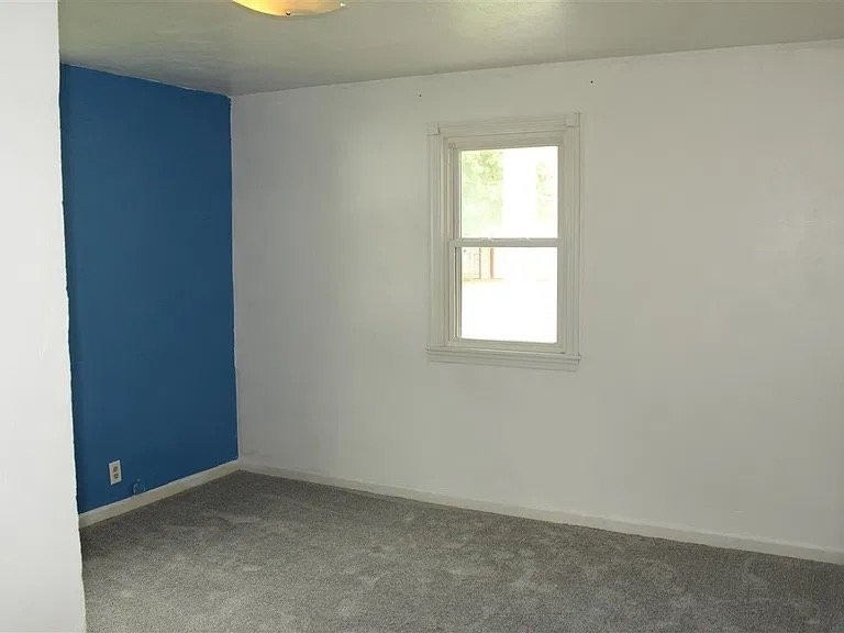 808 Superior Ave - Photo 2 of 10