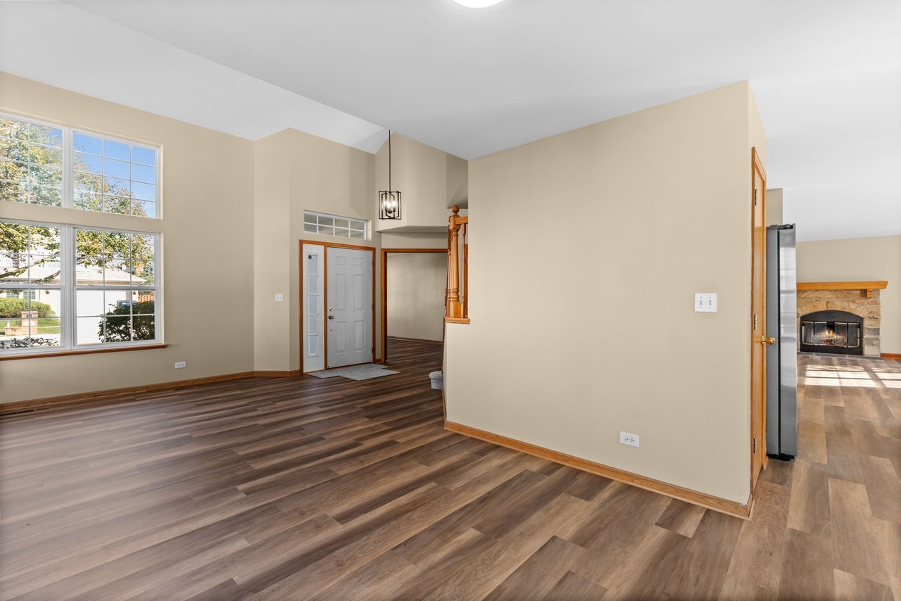 419 Belmont Ln - Photo 2 of 20