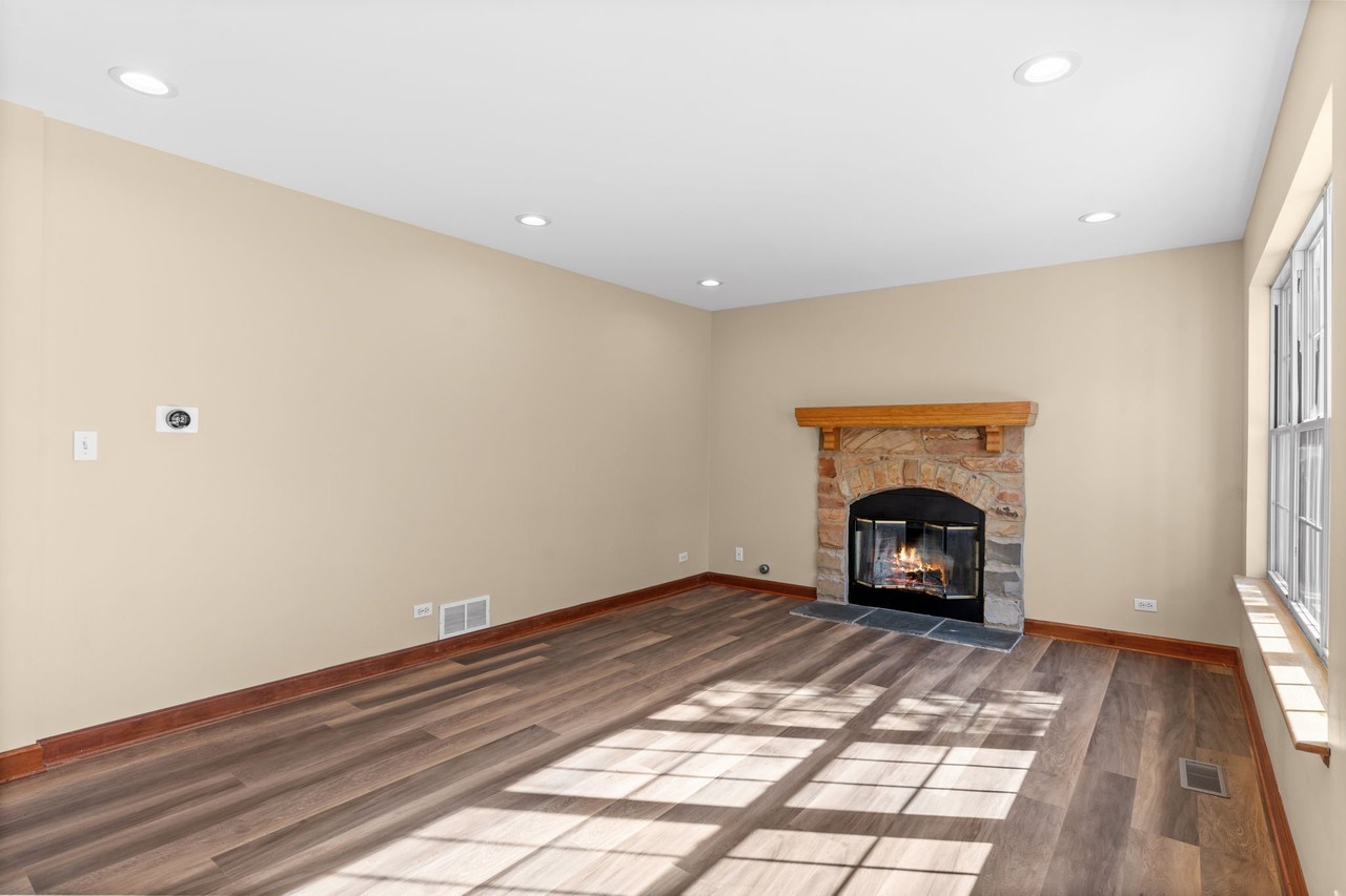 419 Belmont Ln - Photo 4 of 20