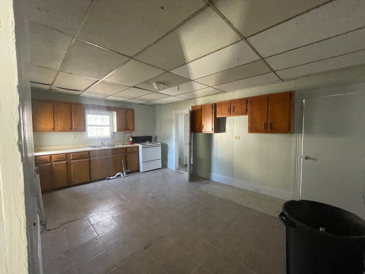 511 E 5th St - Photo 5 of 6