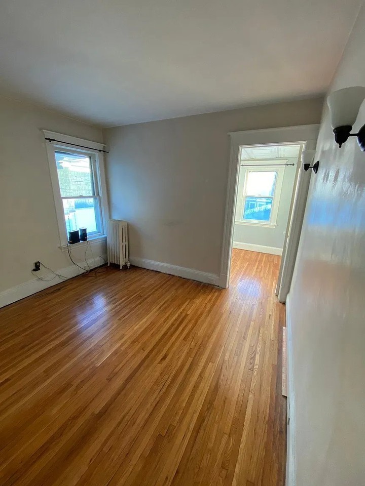 304 Bedford Ave #1 - Photo 3 of 9