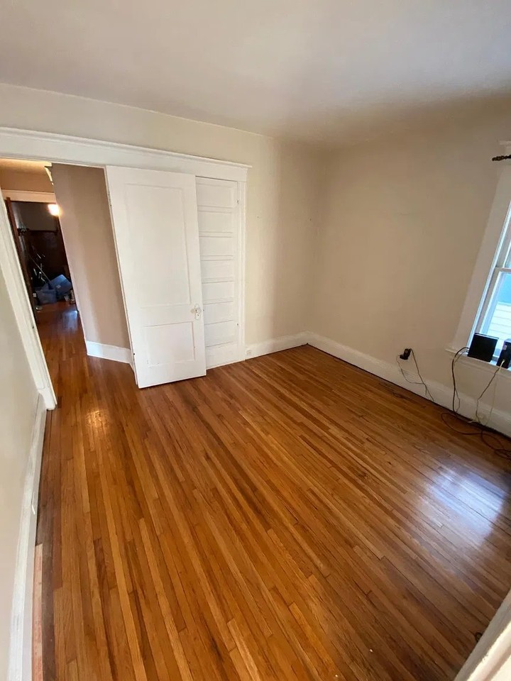 304 Bedford Ave #1 - Photo 4 of 9