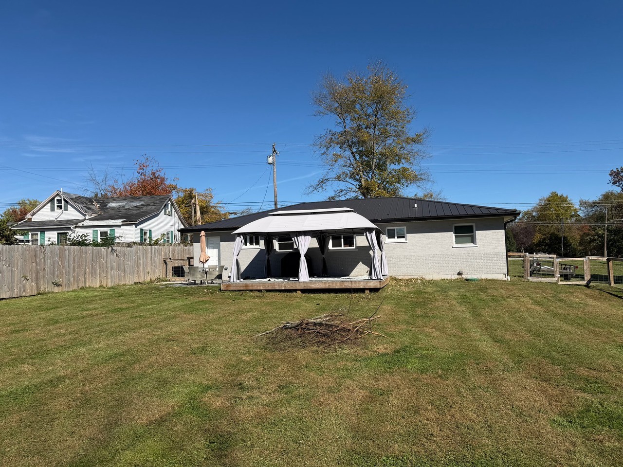 305 W Main St - Photo 4 of 5