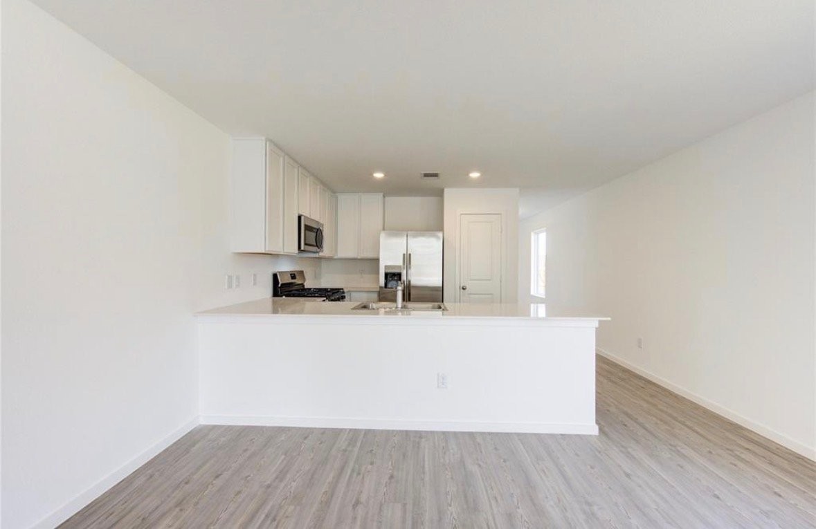 228 Houston Ave - Photo 4 of 11