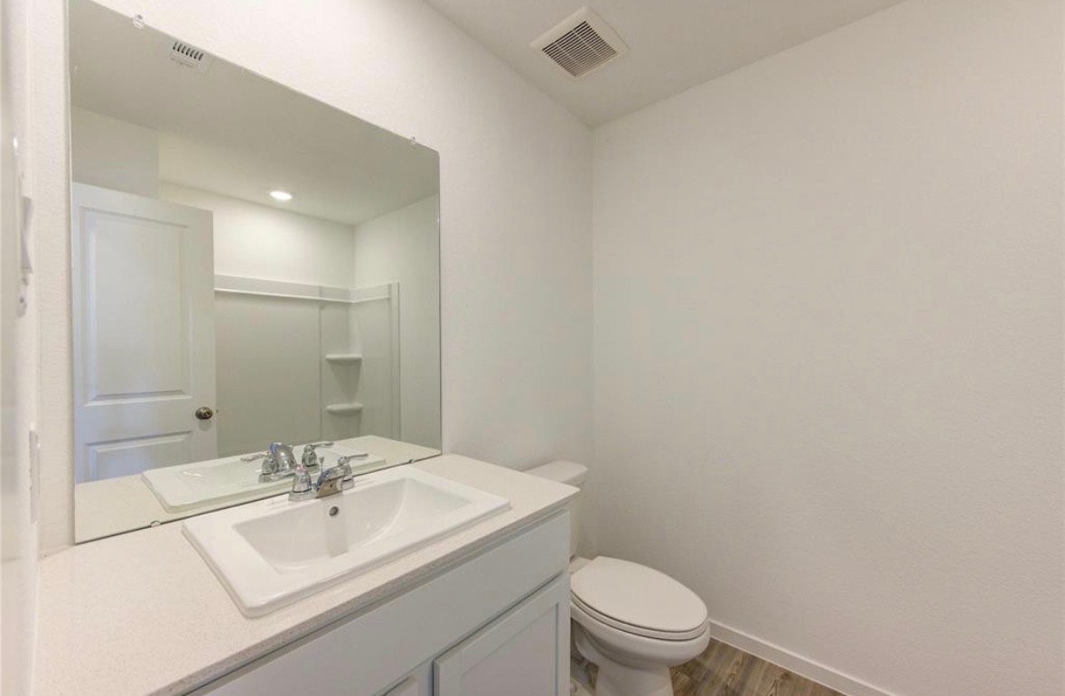 228 Houston Ave - Photo 6 of 11