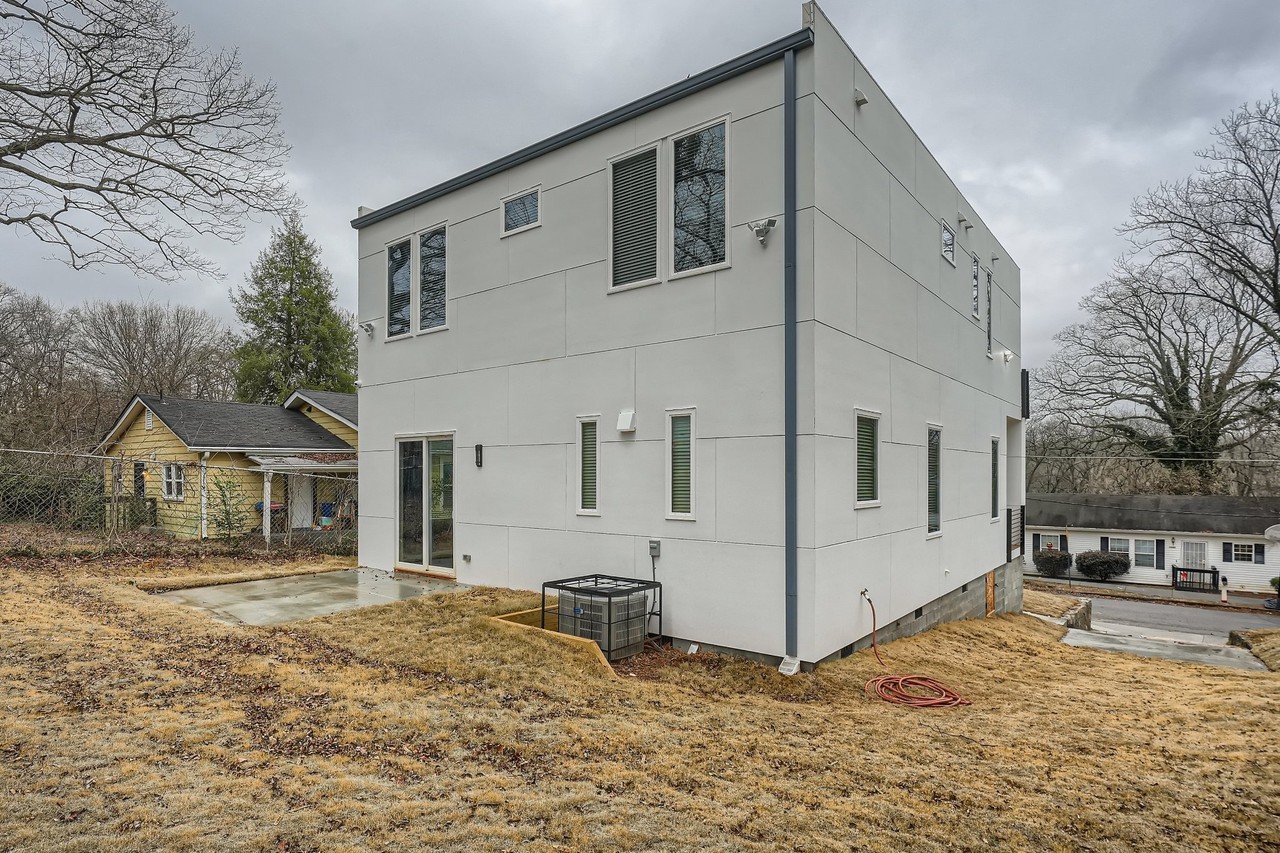 1089 Coleman St Sw - Photo 6 of 20