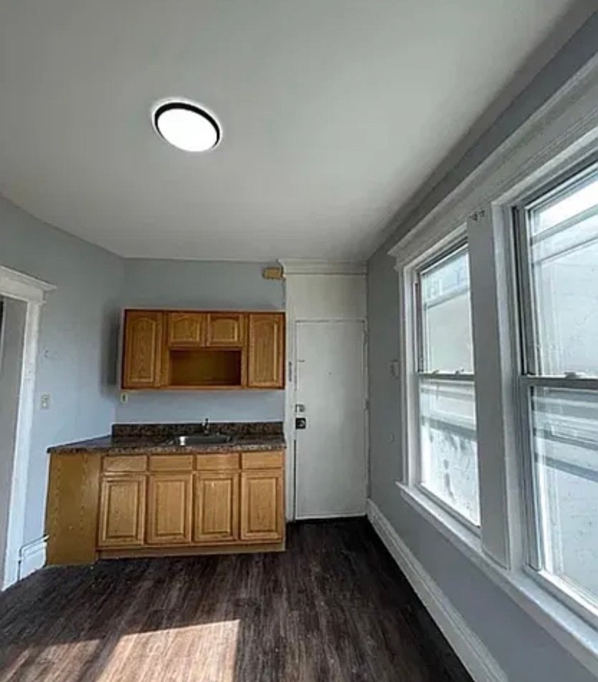 21 Vail St #3R - Photo 6 of 8