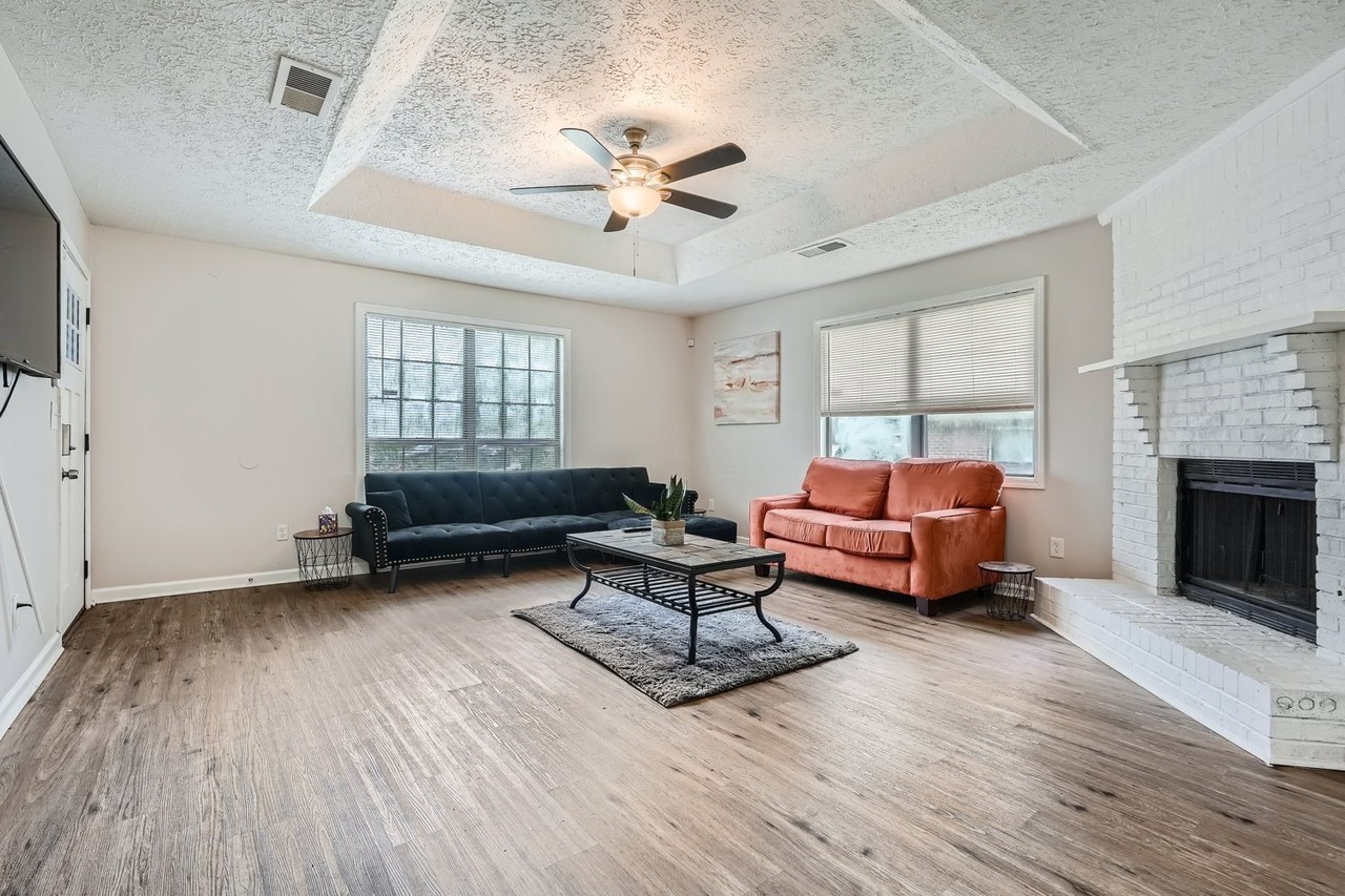 1091 Summer Brook Rd - Photo 3 of 18