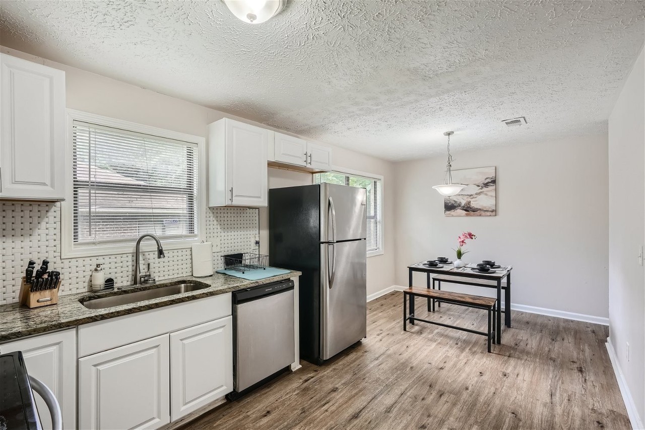1091 Summer Brook Rd - Photo 4 of 18