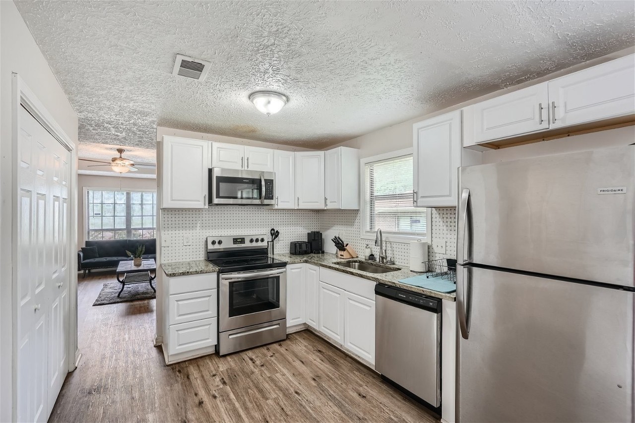 1091 Summer Brook Rd - Photo 5 of 18