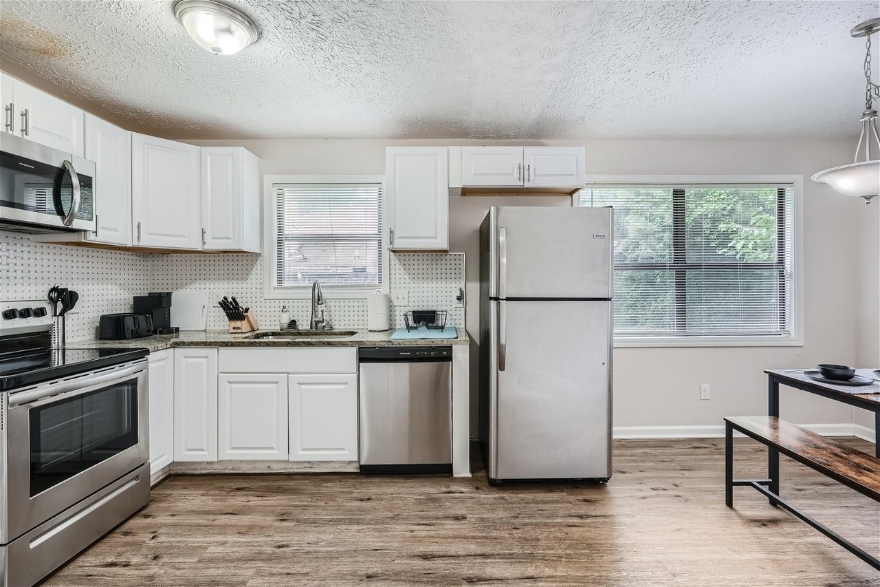 1091 Summer Brook Rd - Photo 7 of 18