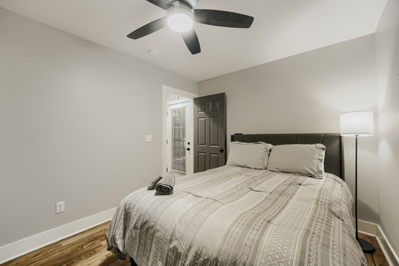 908 Mcdaniel St Sw - Photo 2 of 18