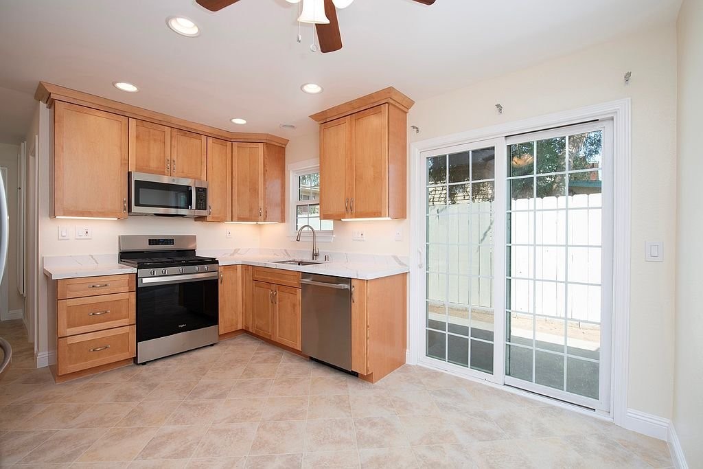 1429 S Orange St - Photo 6 of 20