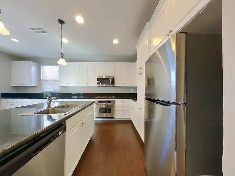 33048 Cobblestone Cir - Photo 7 of 13