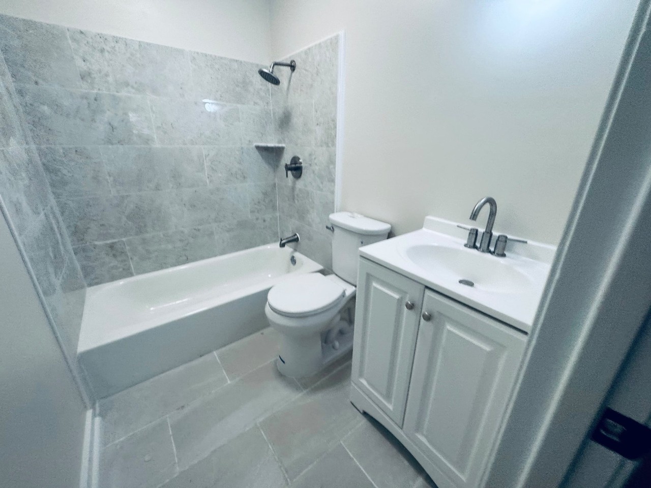 1340 Woody Dr - Photo 4 of 8