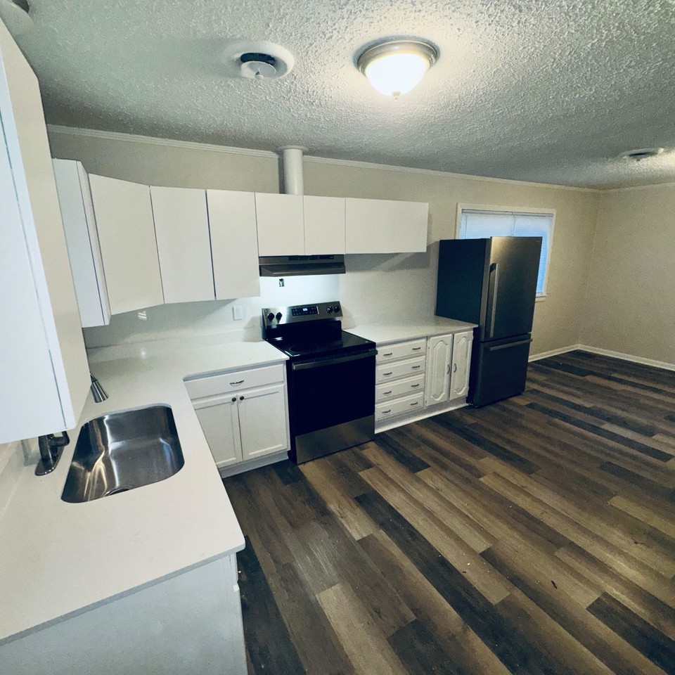 1340 Woody Dr - Photo 5 of 8