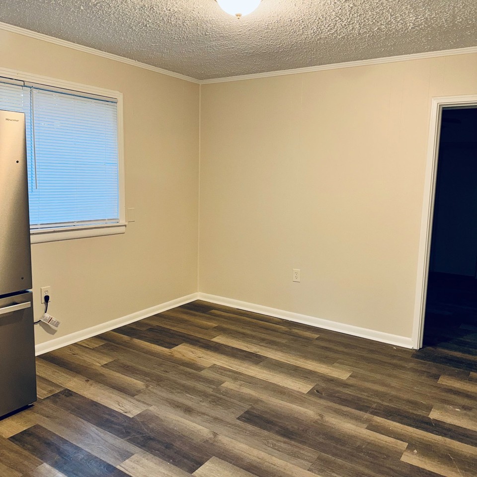 1340 Woody Dr - Photo 6 of 8