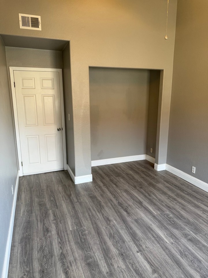 1524 E Spruce St - Photo 6 of 8