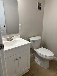 1622 Williamsburg Ln - Photo 2 of 17