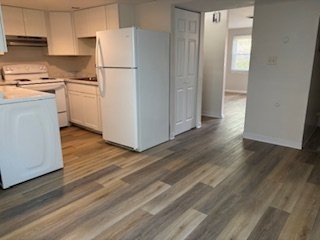 1622 Williamsburg Ln - Photo 3 of 17