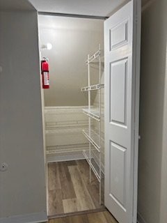 1622 Williamsburg Ln - Photo 4 of 17
