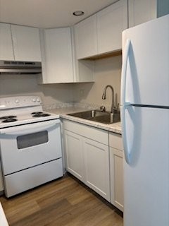 1622 Williamsburg Ln - Photo 5 of 17
