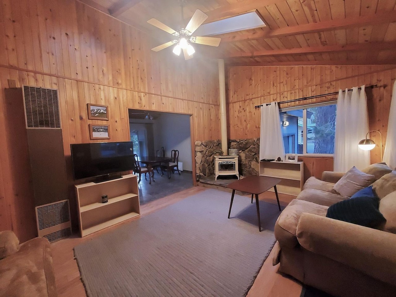 586 Gardner St - Photo 6 of 7