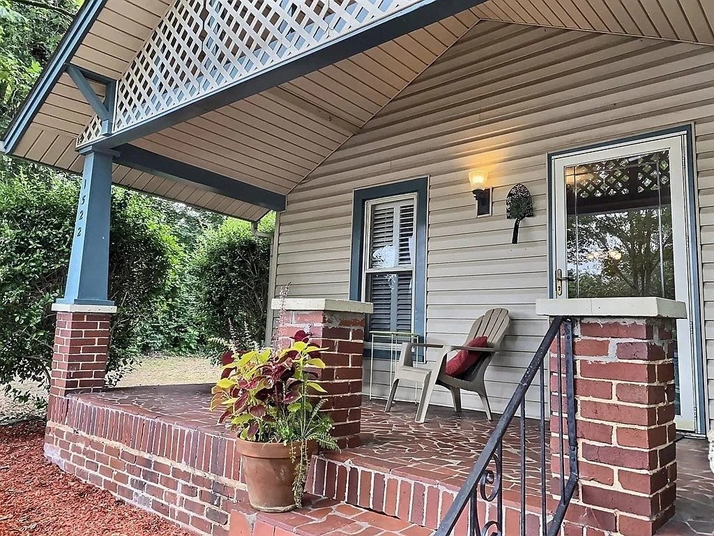 1522 Oak St Nw - Photo 2 of 19