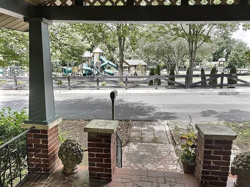 1522 Oak St Nw - Photo 3 of 19