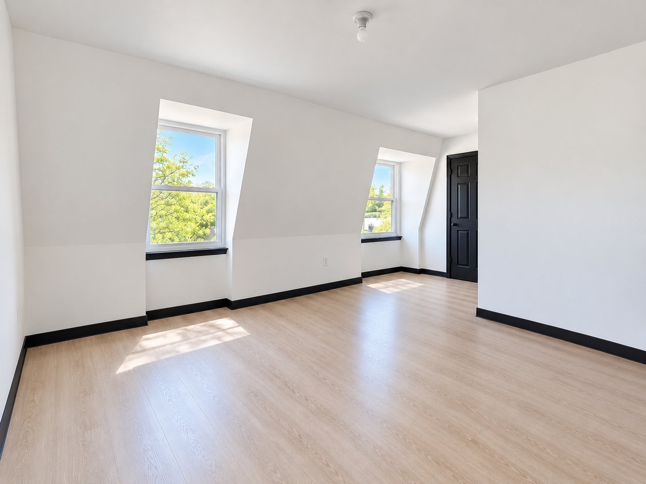 1626 N 16th St - Photo 2 of 9