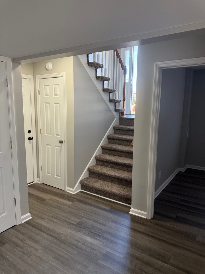 716 Pinoak Dr - Photo 3 of 12