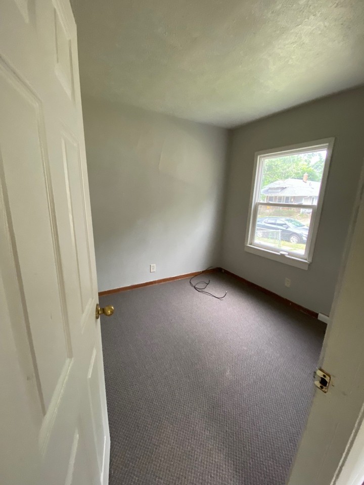 1213 Mccullough St - Photo 3 of 8
