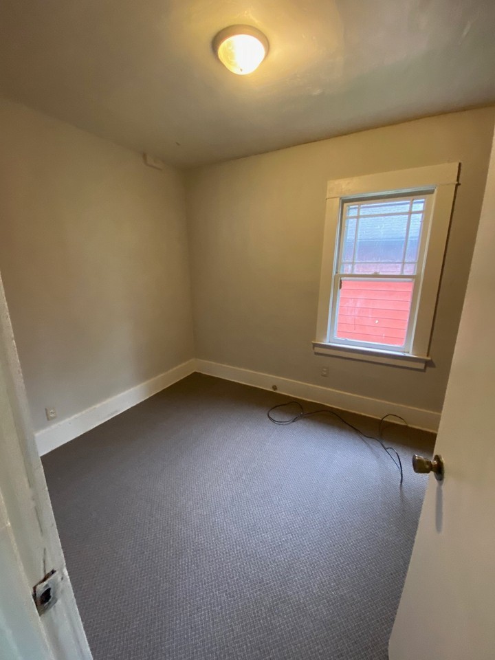 1213 Mccullough St - Photo 4 of 8