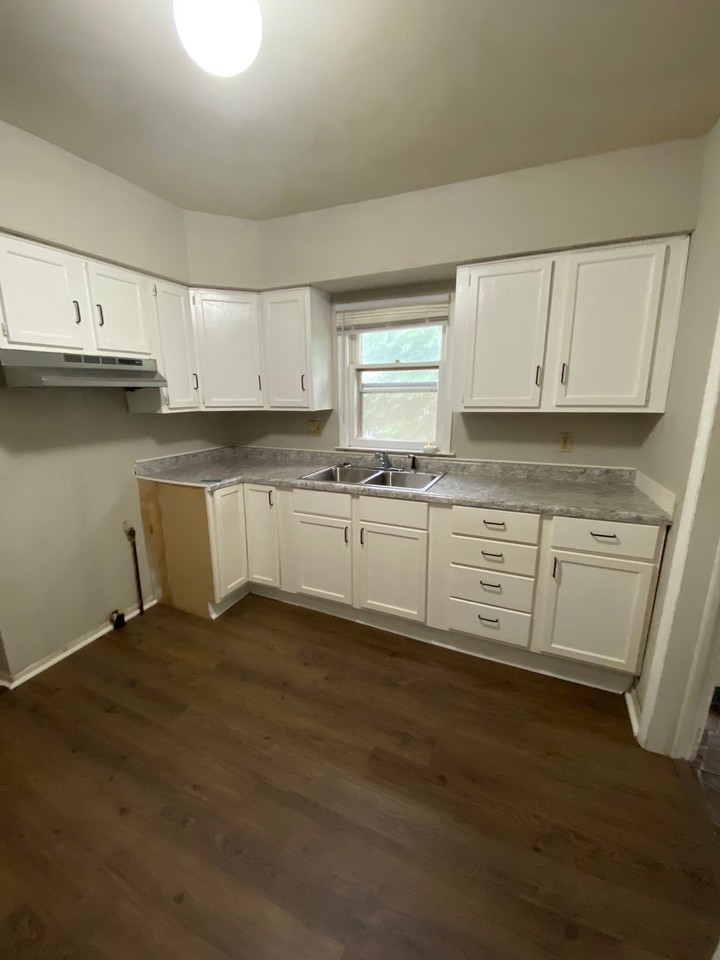 1213 Mccullough St - Photo 6 of 8