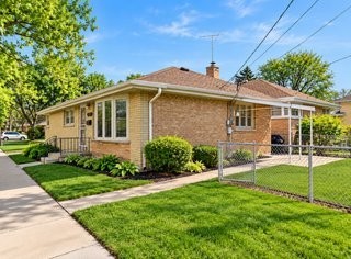 4257 Howard St - Photo 3 of 17