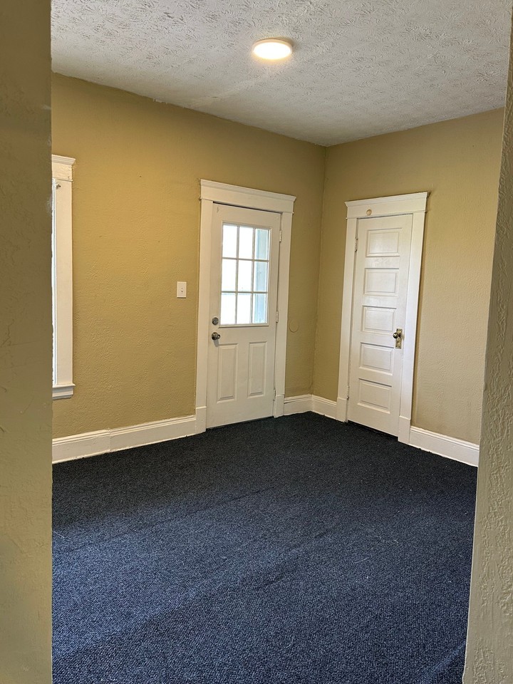 1338 Lakeview Rd #UP - Photo 6 of 9