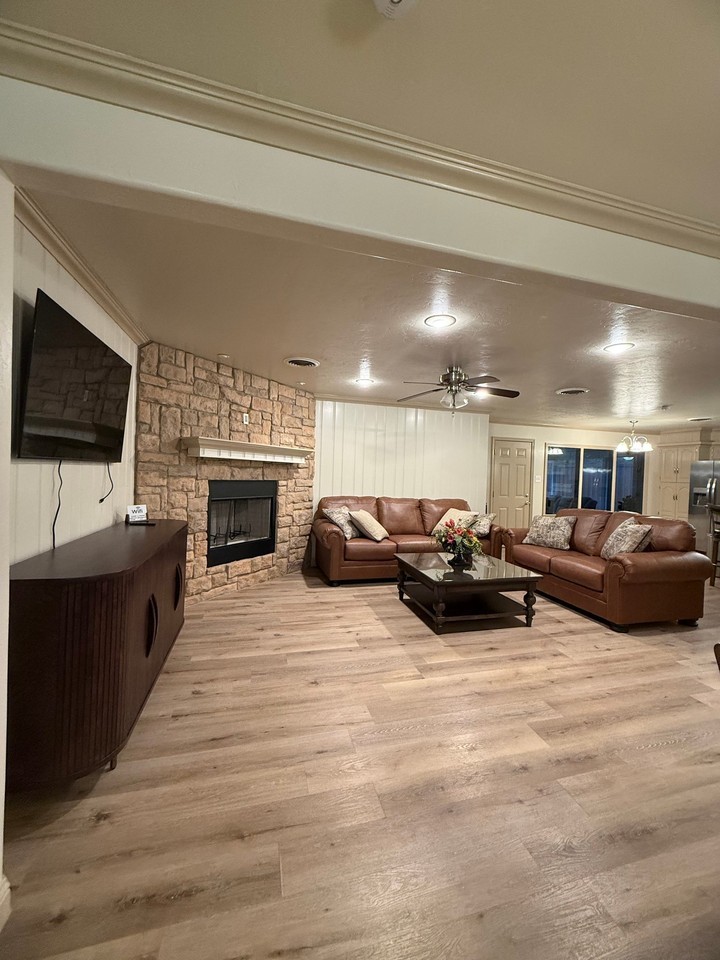 4815 15th St - Photo 3 of 17