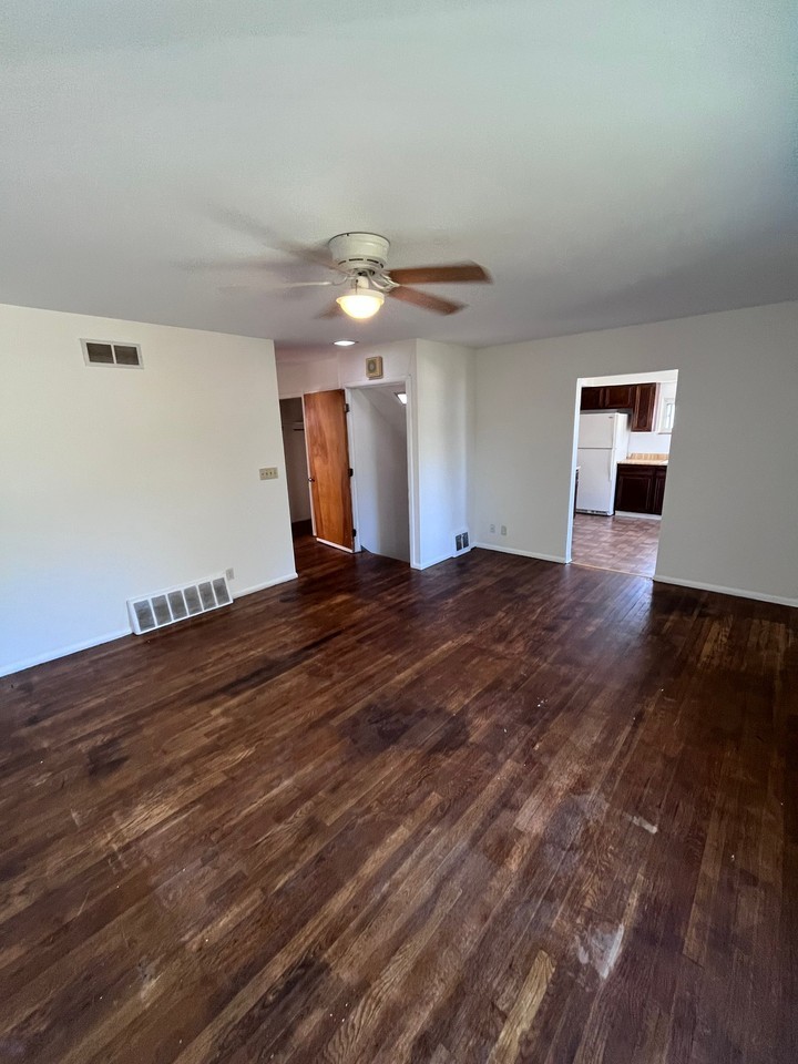 510 N Firestone Blvd - Photo 2 of 7