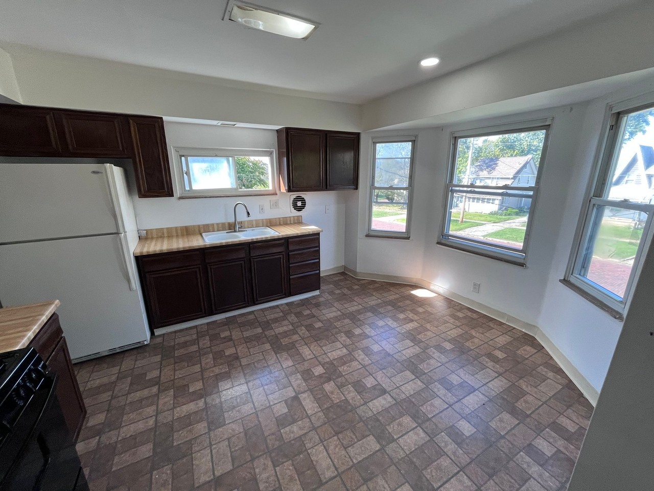 510 N Firestone Blvd - Photo 5 of 7