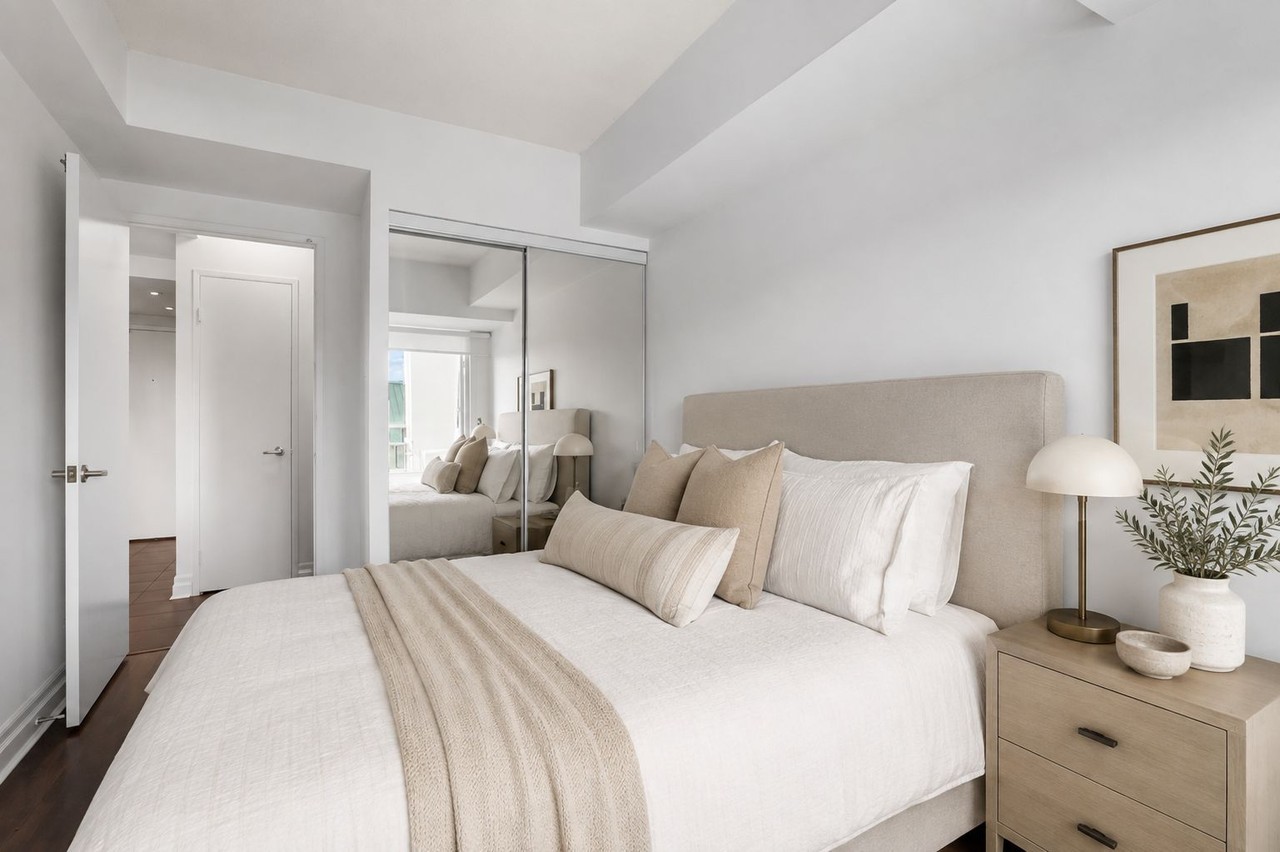92 King Street East #813 - Photo 5 of 9